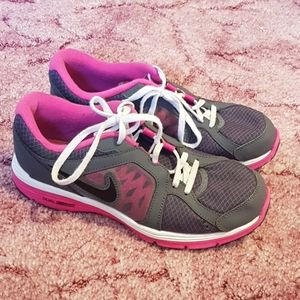 Nike tennis shoes/ sneakers kids 7y or women's 8.5